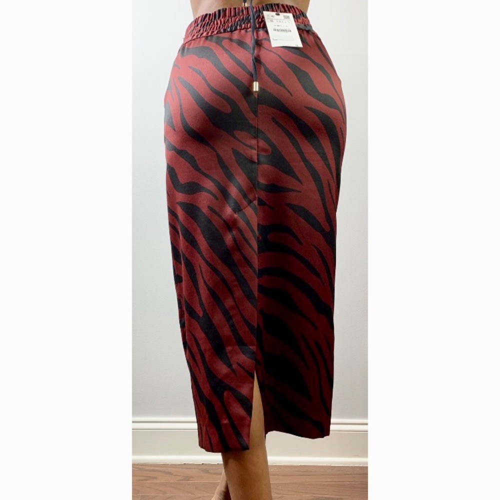 Animal print skirt with slit in back